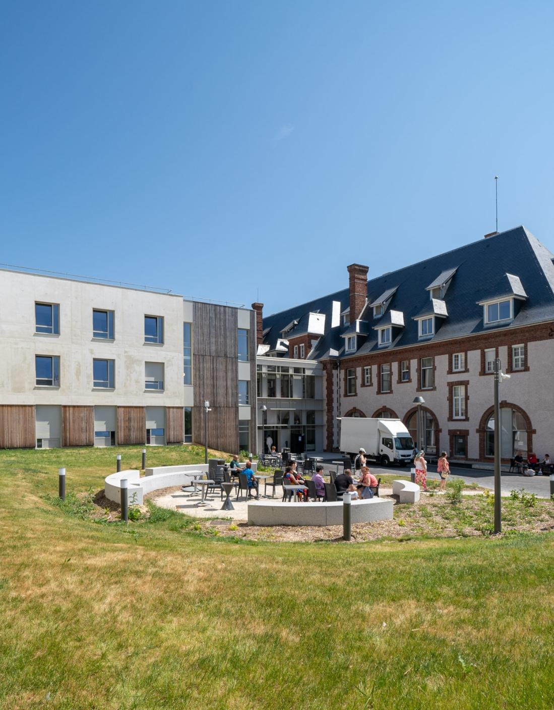 16289_clinique_chamigny_exterieur_02.jpg