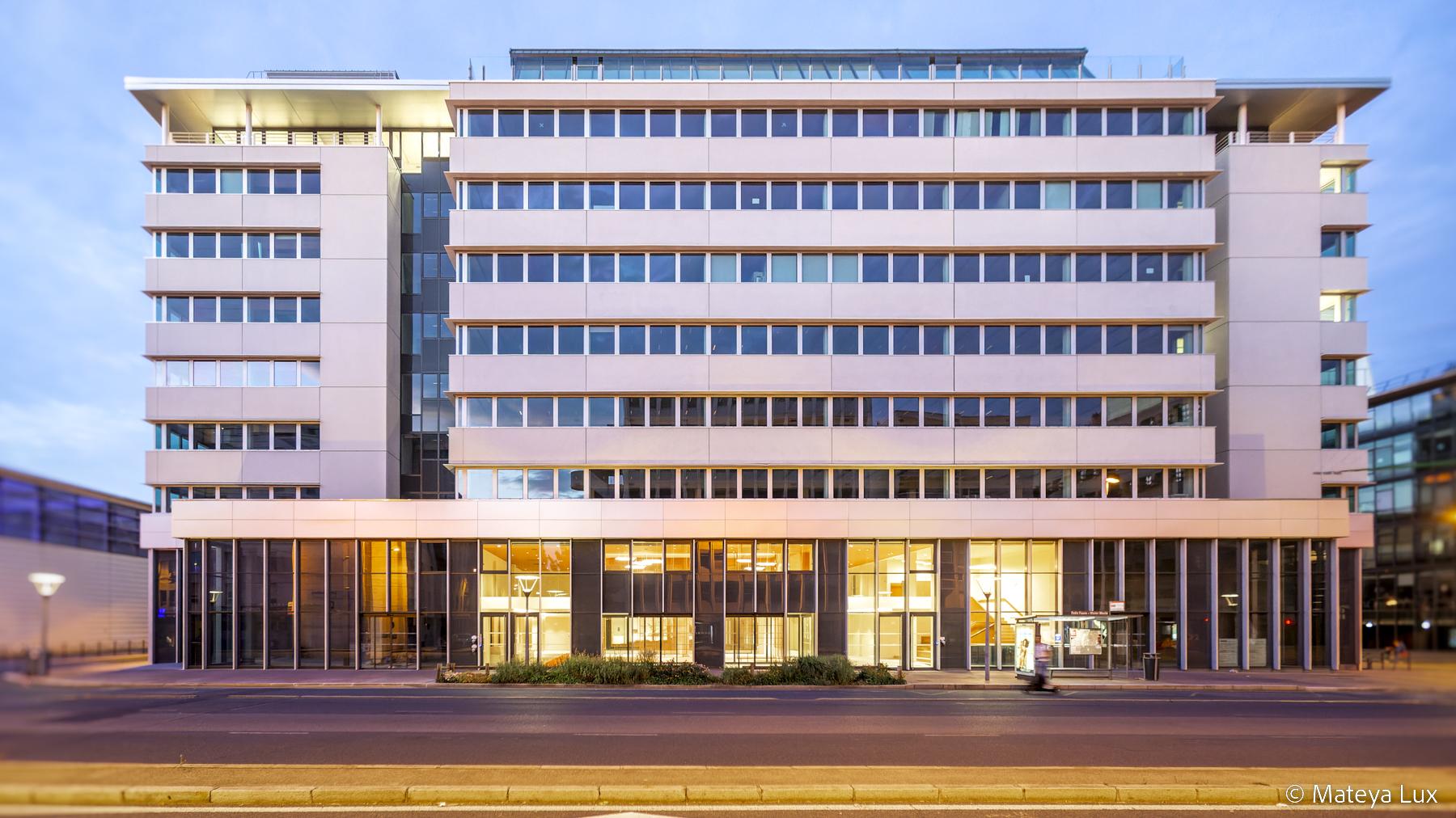 19063_corner_allianz_exterieur_02.jpg