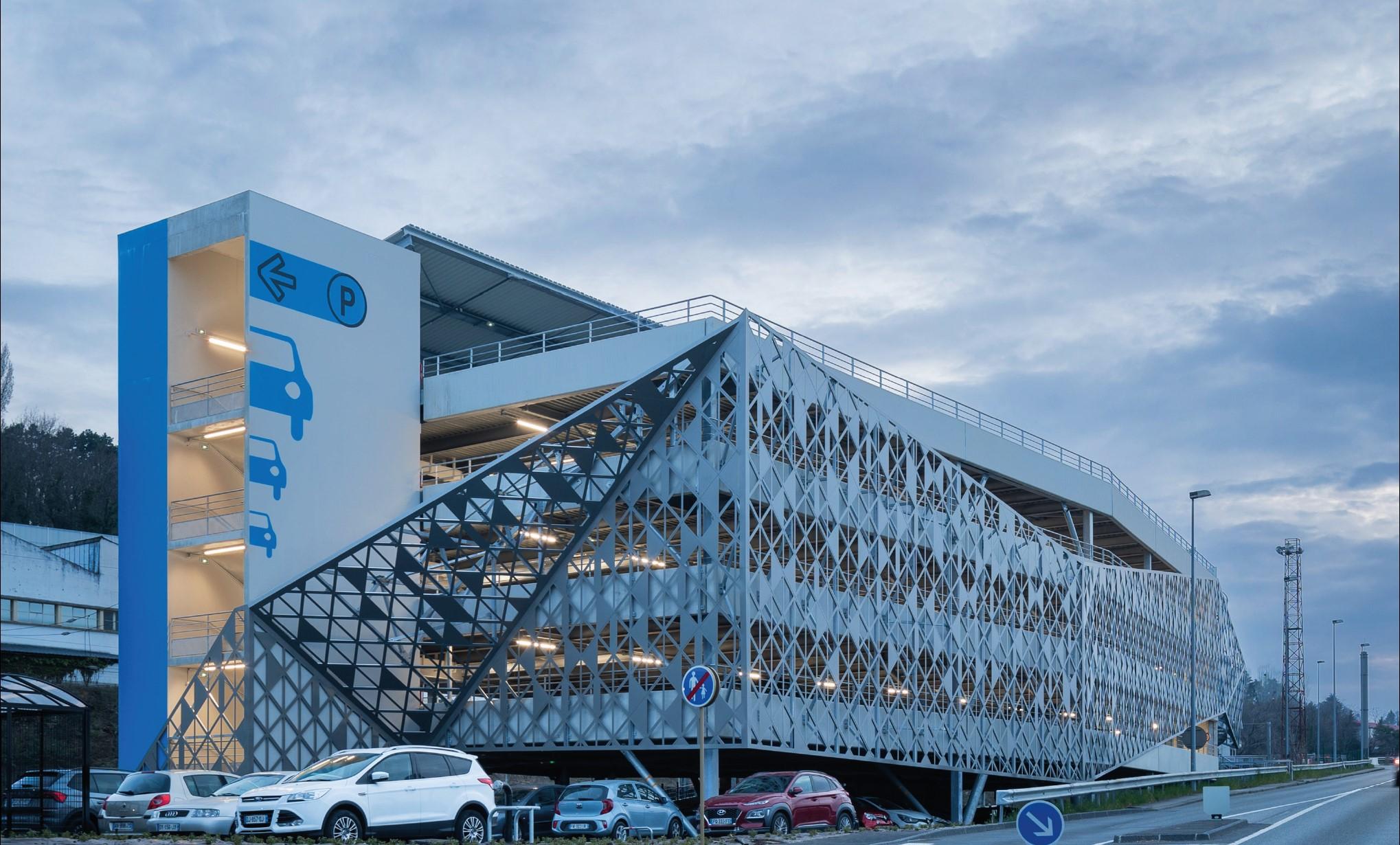 19127_parking_evian_pers_1.jpg