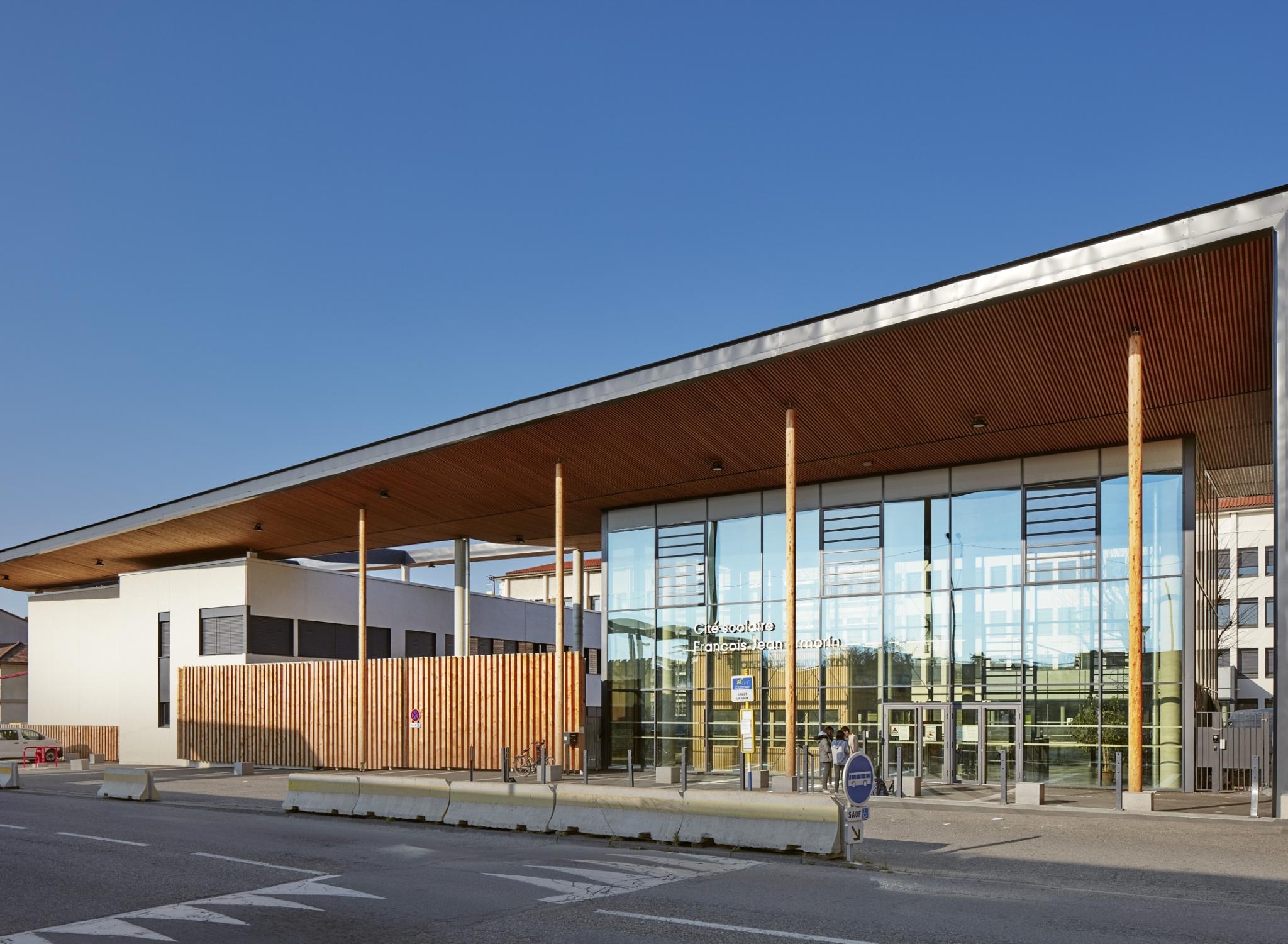 14067_lycee_armorin_crest_exterieur_01.jpg