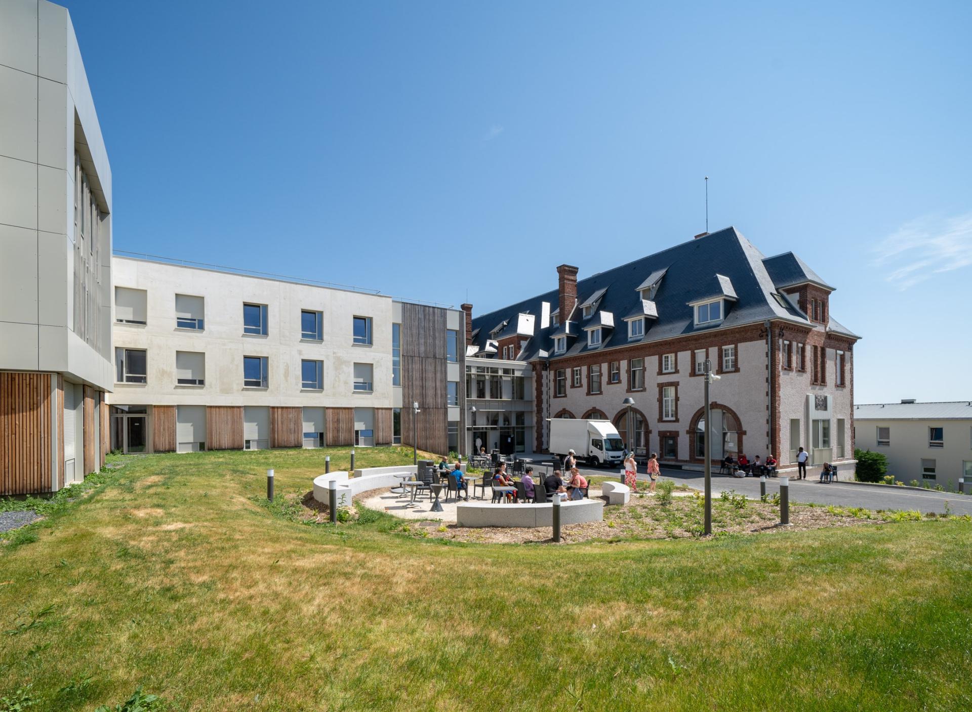 16289_clinique_chamigny_exterieur_02.jpg