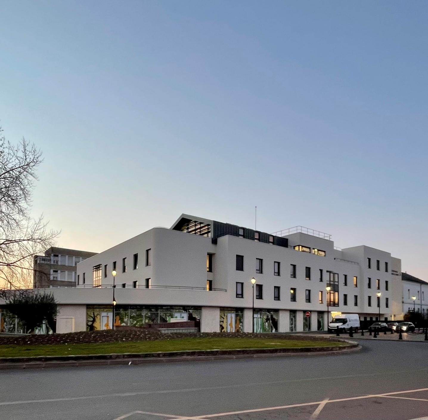 17297_ehpad_montereau_exterieur_02.jpg