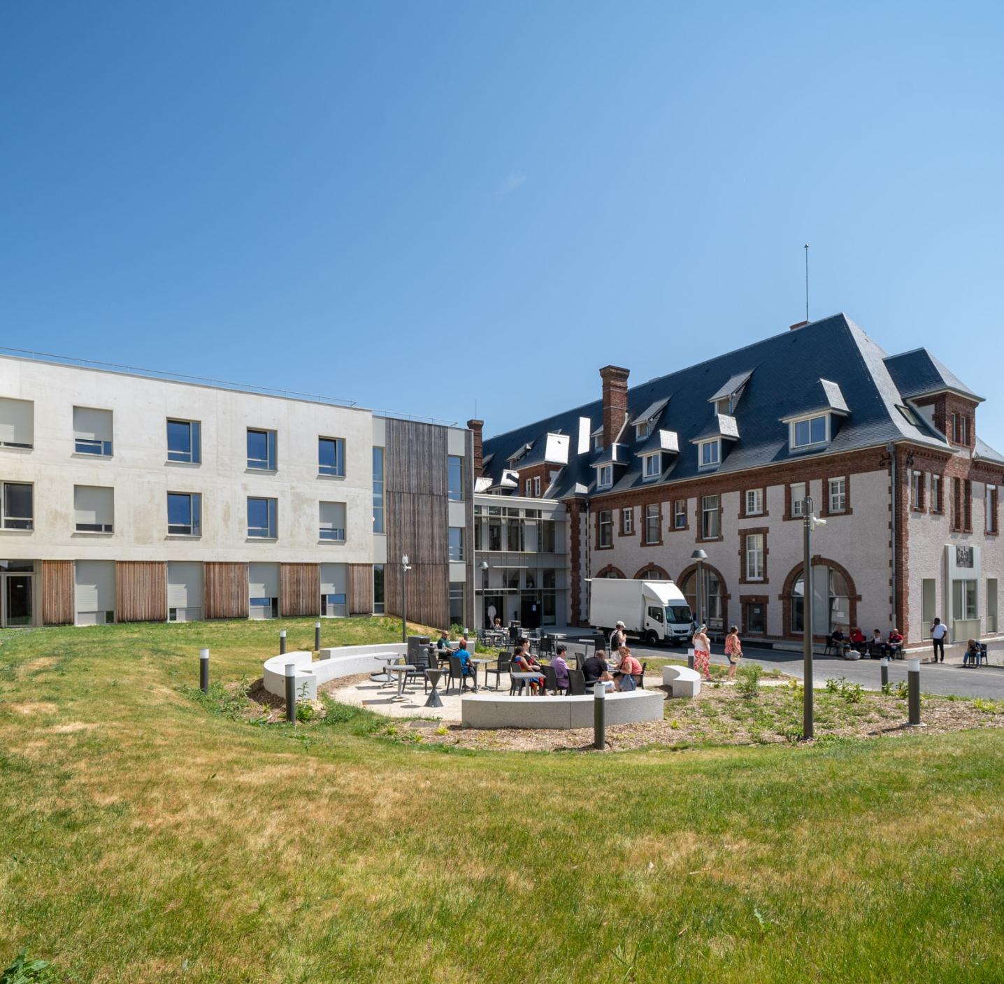 16289_clinique_chamigny_exterieur_02.jpg