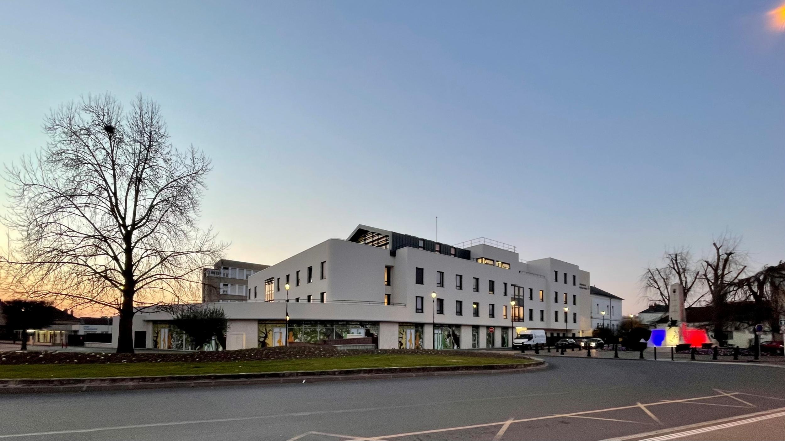 17297_ehpad_montereau_exterieur_02.jpg