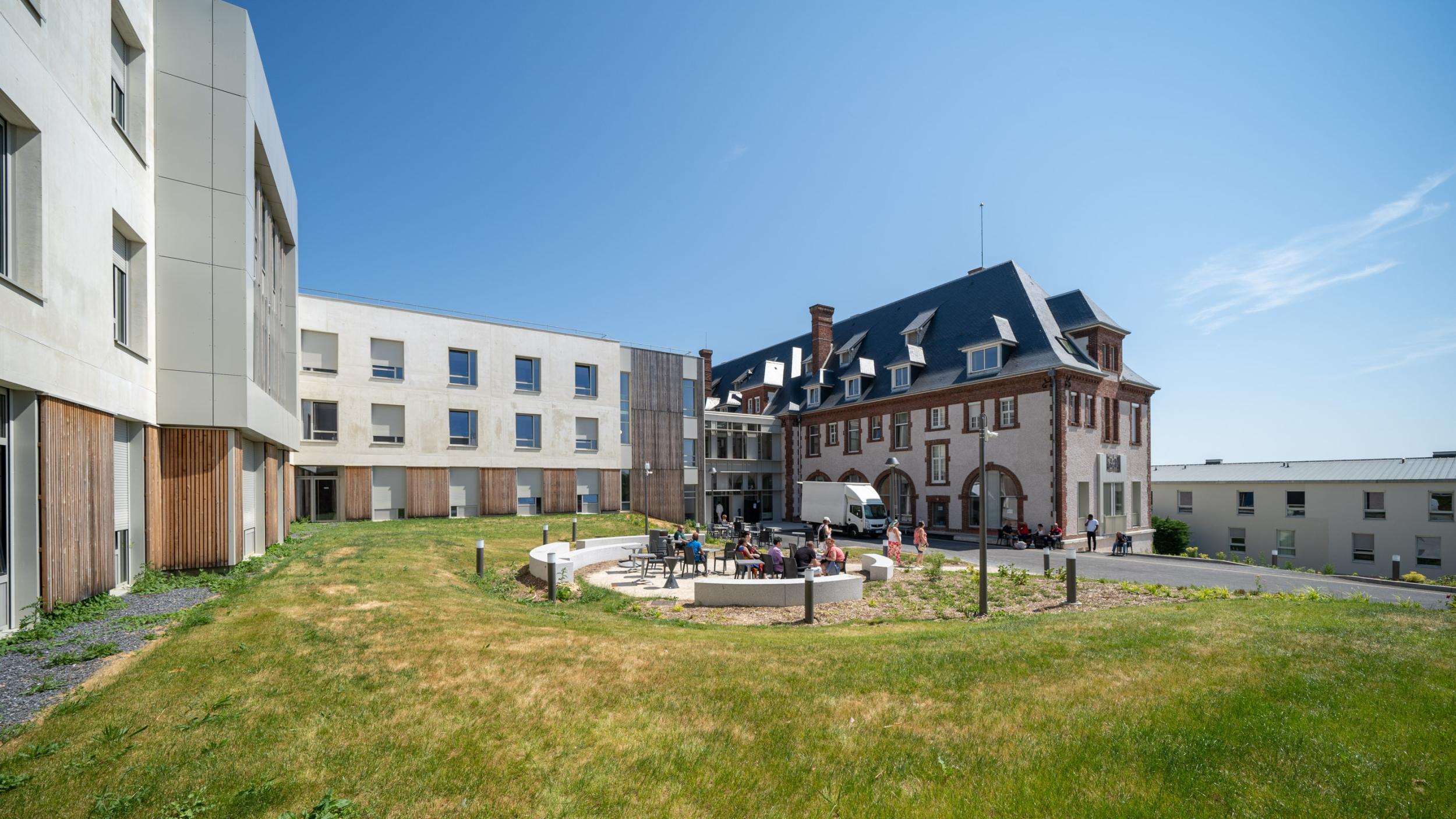 16289_clinique_chamigny_exterieur_02.jpg