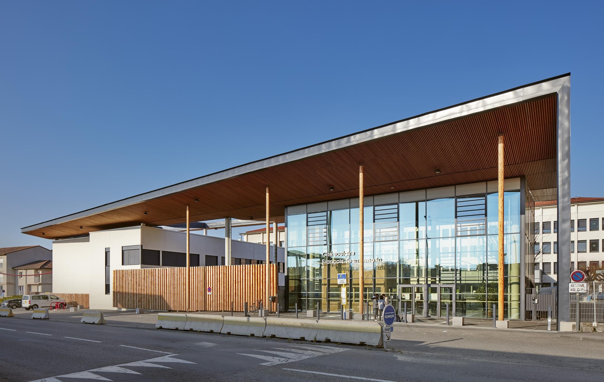 14067_lycee_armorin_crest_exterieur_01.jpg