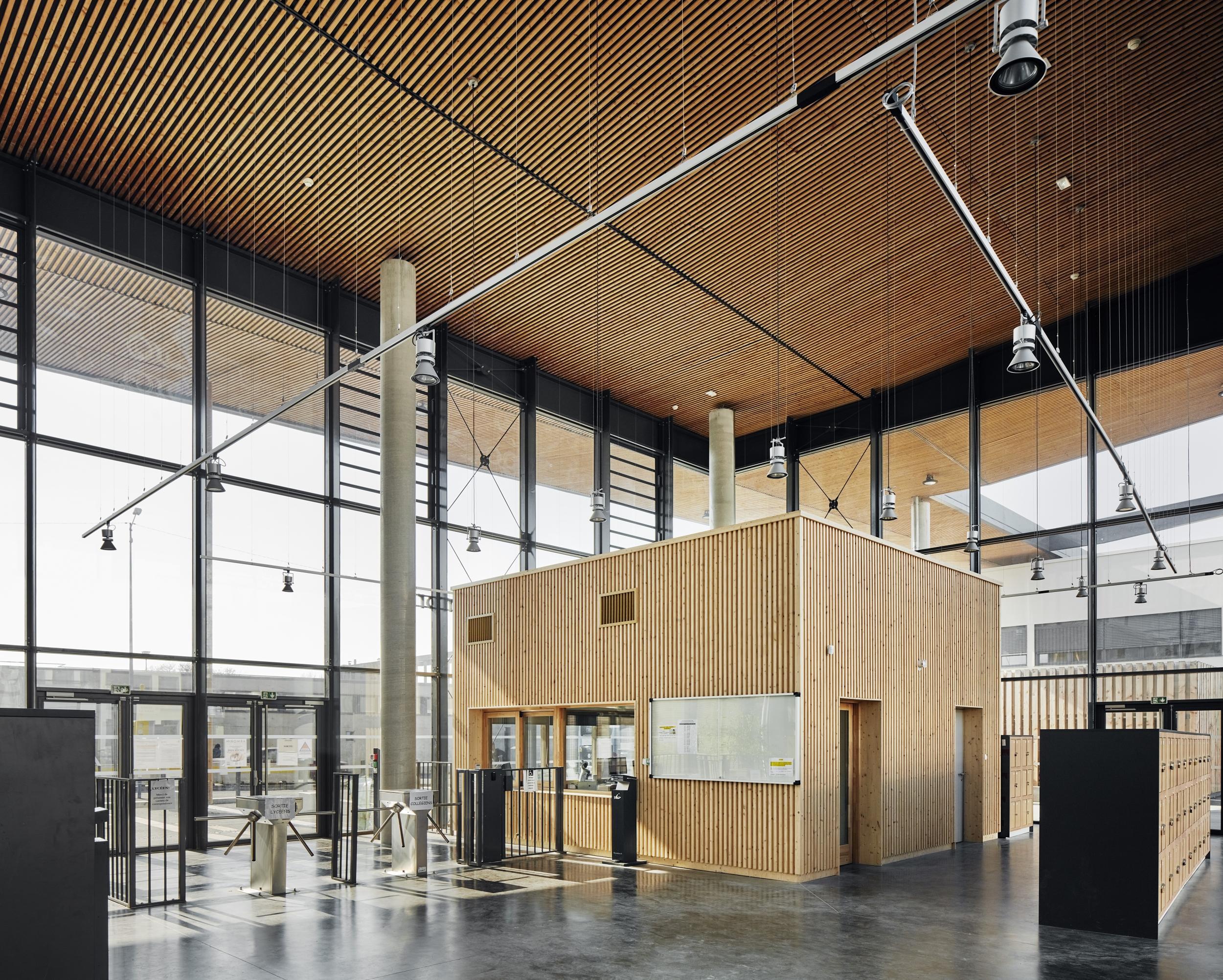 14067_lycee_armorin_crest_interieur_03.jpg